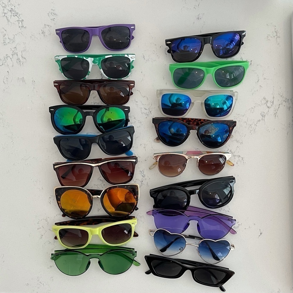 Sunglasses, 18 pairs - Picture 1 of 2